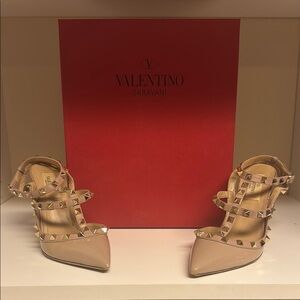 Valentino rockstud 4” heel nude patent 
37
7